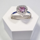 Anillo plateado con corazón central