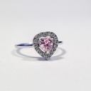 Anillo plateado con corazón central