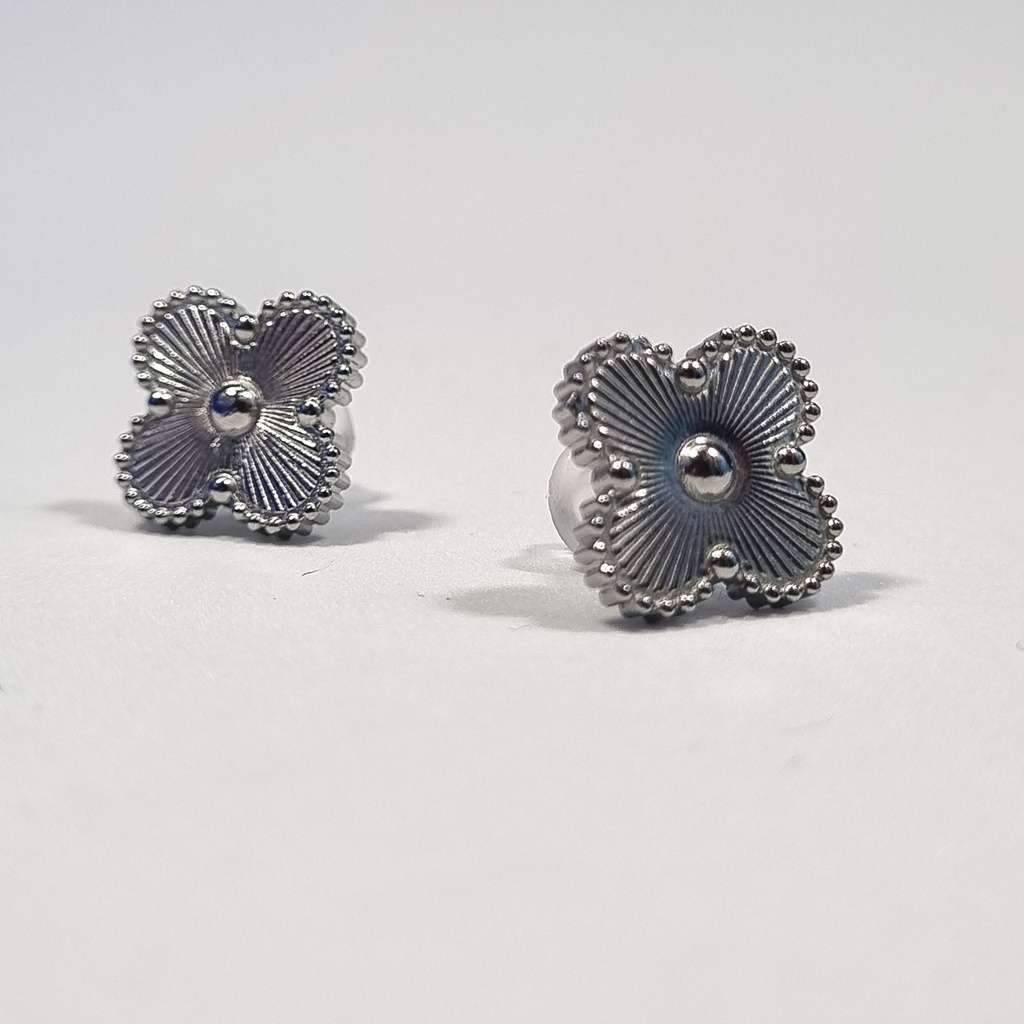 Pendientes plateados flor grabada