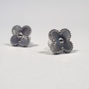 Pendientes plateados flor grabada