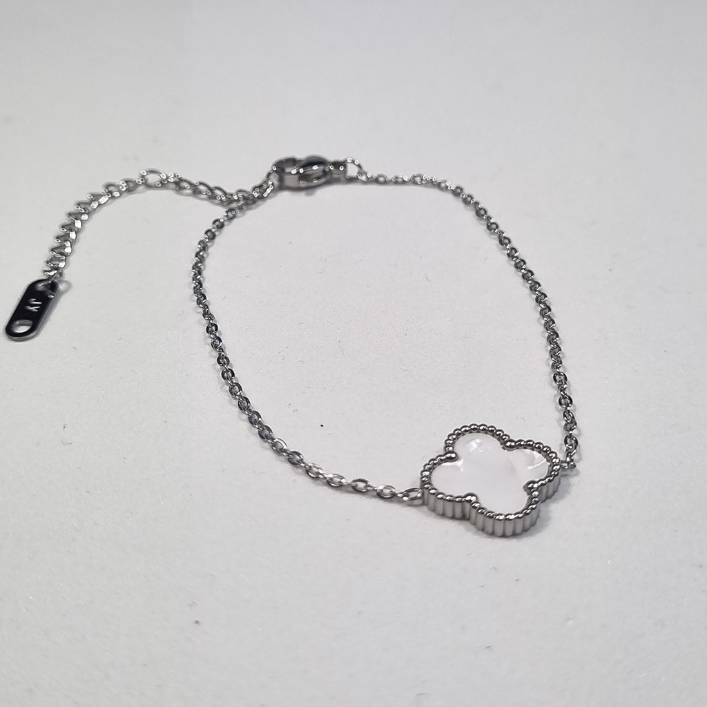 Pulsera trébol nácar plateada