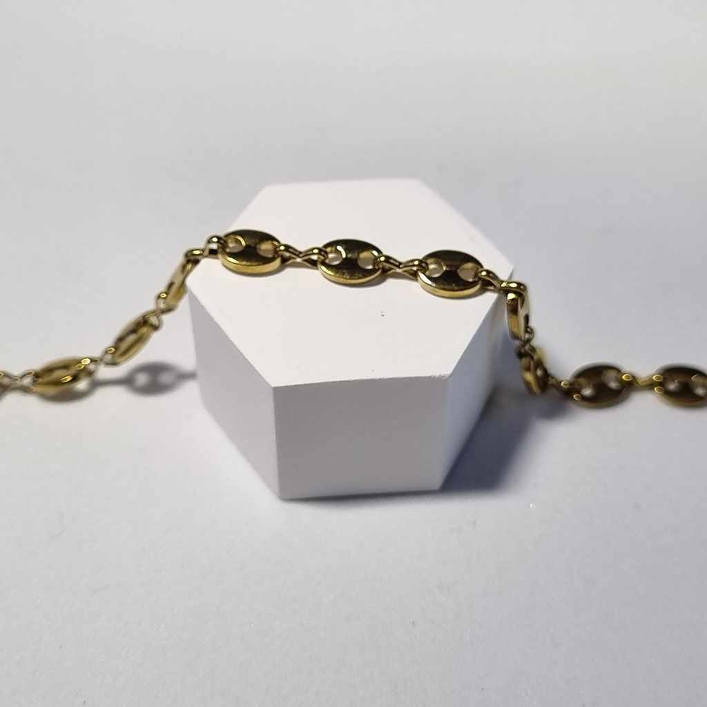 Pulsera dorada de eslabones ovalados